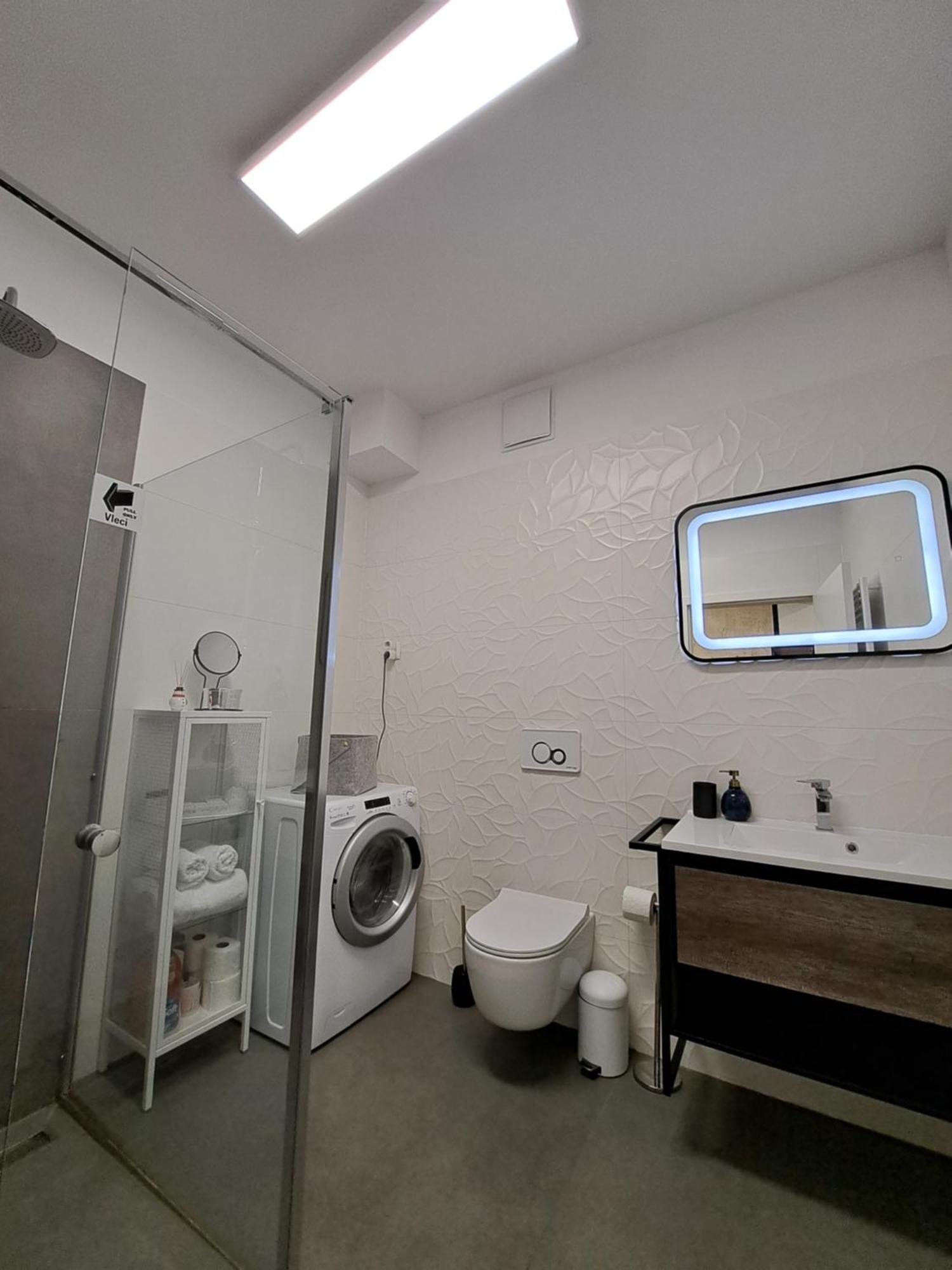 Stunning New Apartment With Free Parking Near City Centre Ljubljana Exteriör bild